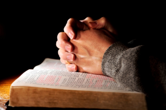 praying_hands_bible_070509